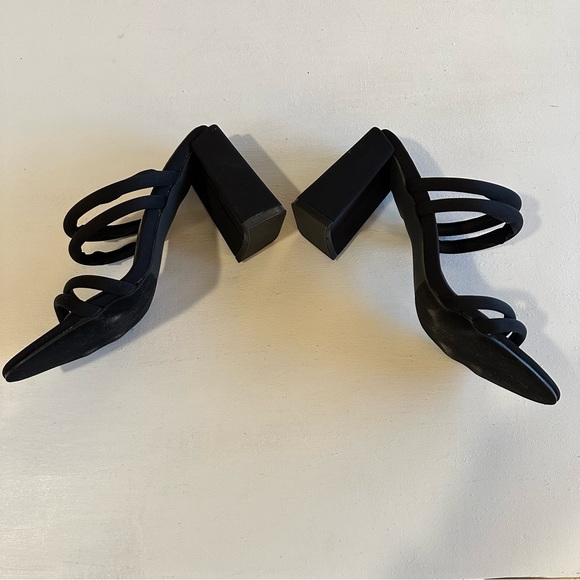 She & In Slip On Block Heeled Sandals - Black Size 8.5 - Picture 4 of 13